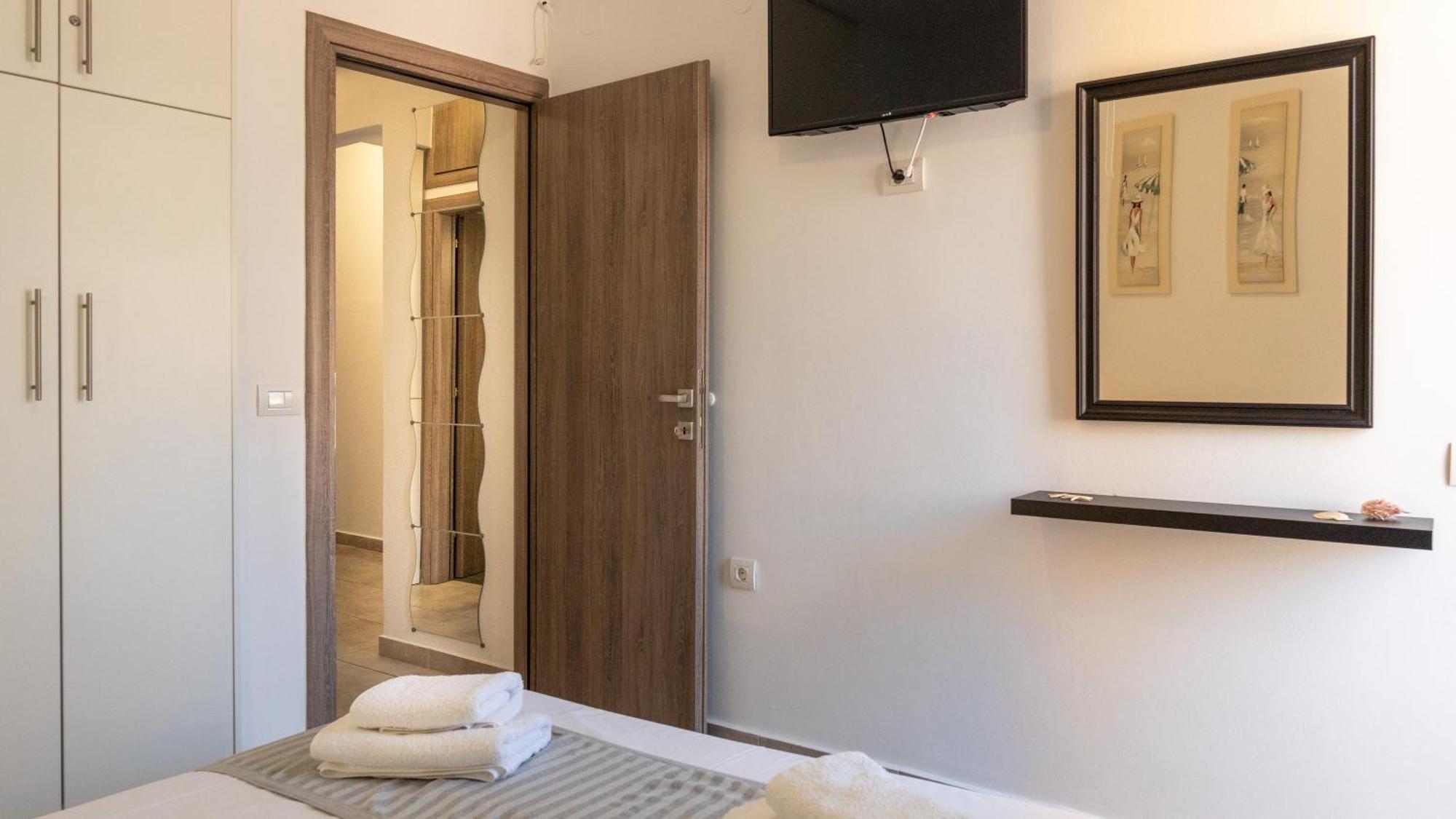 Theofilos Apartment Sitia  Exteriör bild